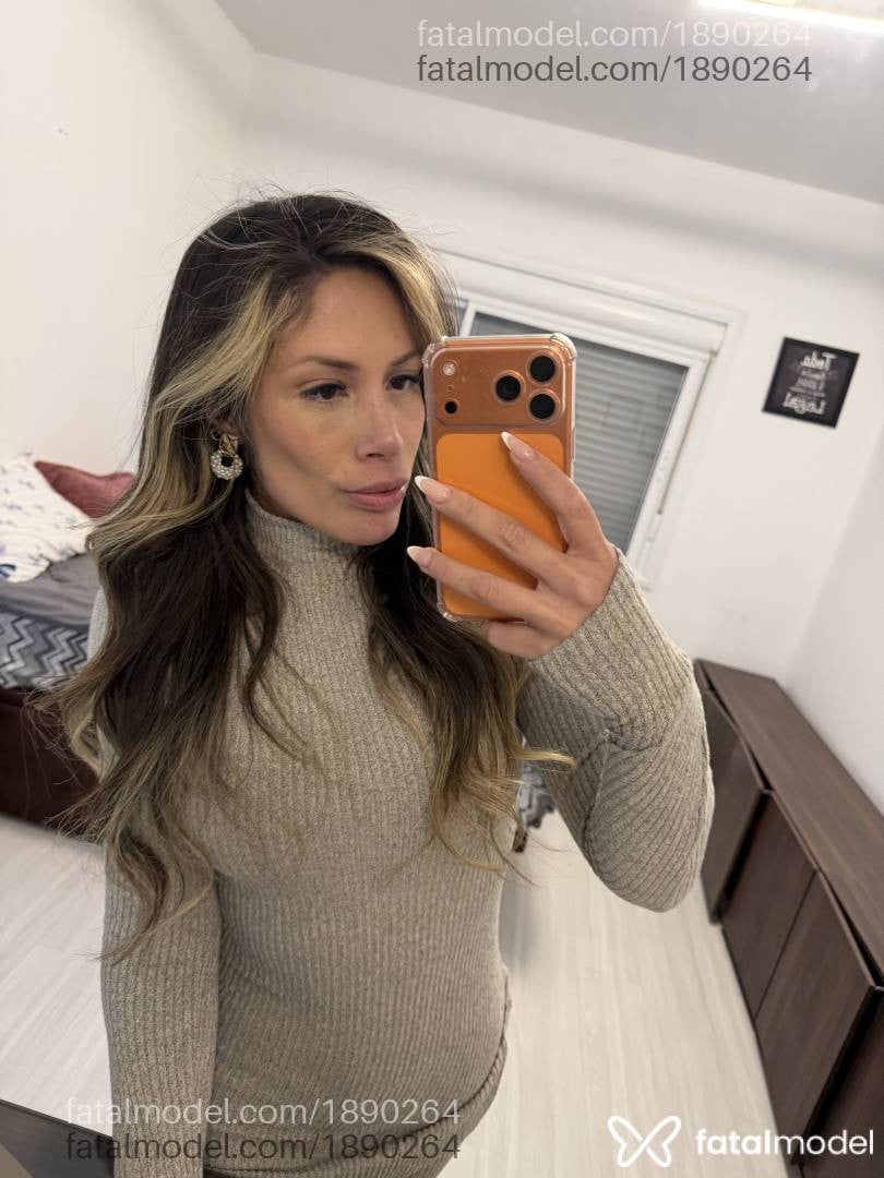 Acompanhante mulher com cabelo castanho de olhos castanhos em Porto Alegre - Carla