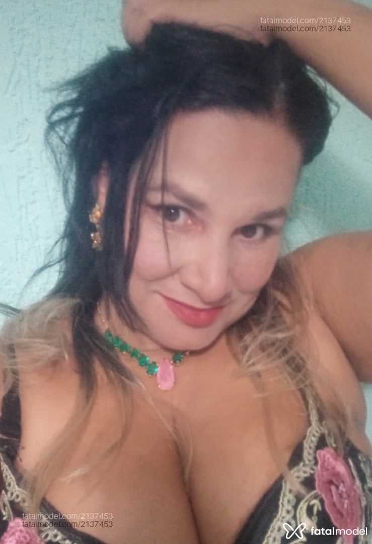 Acompanhante mulher morena (o) de olhos mel em Conceição da Aparecida - Cristal Luz