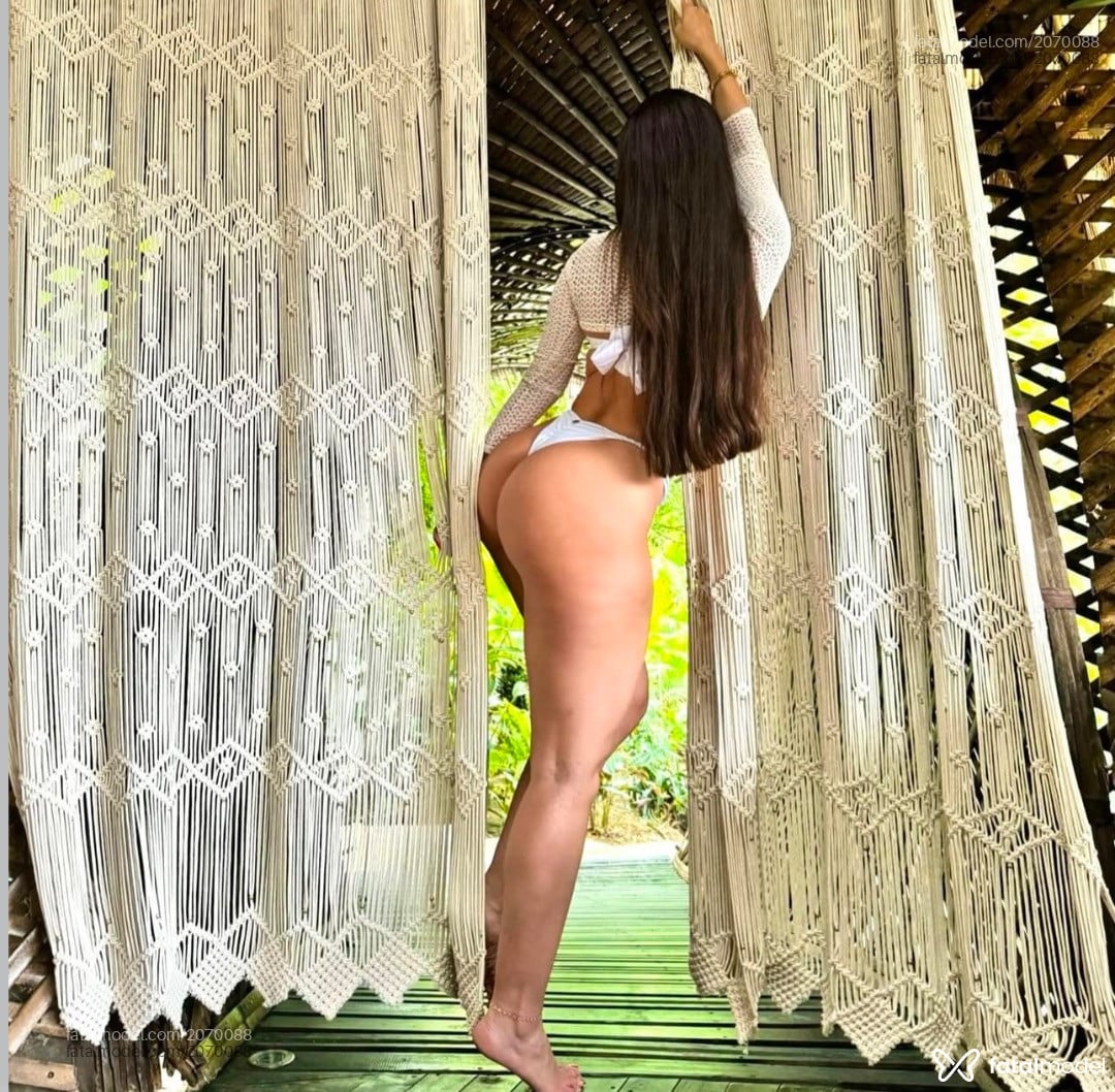Acompanhante mulher morena (o) de olhos verdes - Camila Acompanhante mulher morena (o) de olhos verdes - Camila