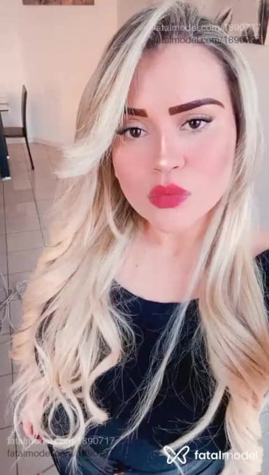 Acompanhante mulher loira (o) de olhos castanhos em Juína - Larissa Cardoso