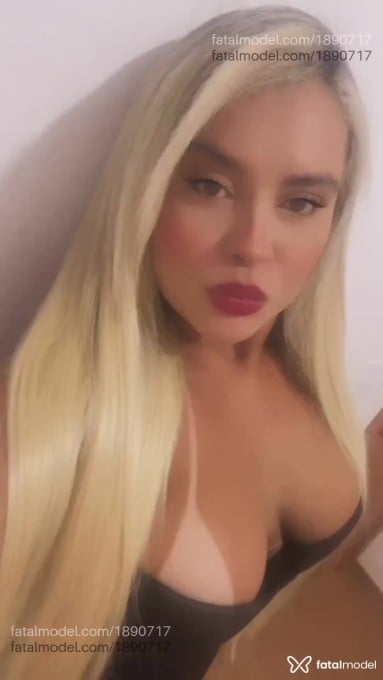 Acompanhante mulher loira (o) de olhos castanhos em Juína - Larissa Cardoso
