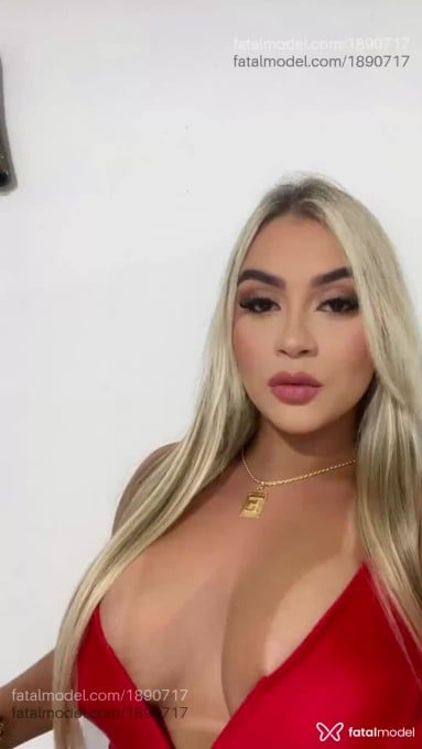 Acompanhante mulher loira (o) de olhos castanhos em Juína - Larissa Cardoso