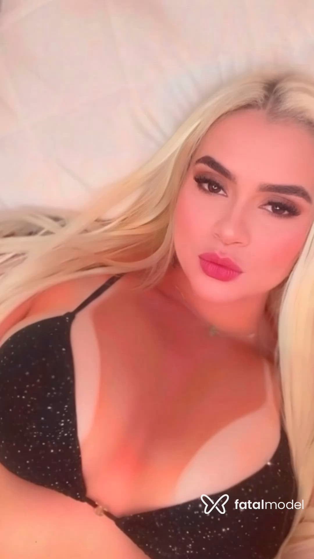 Acompanhante mulher loira (o) de olhos castanhos - Larissa Cardoso