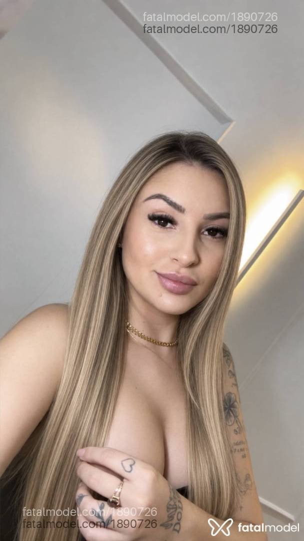 Acompanhante mulher loira (o) de olhos pretos - Dudaa Keller