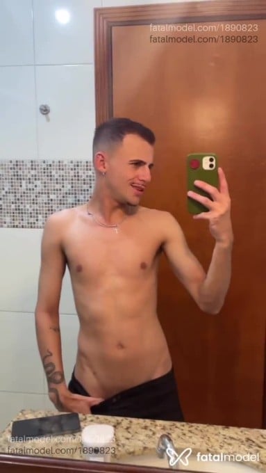 Acompanhante homem com cabelo castanho de olhos verdes em Ribeirão Preto - Lucas Mariano