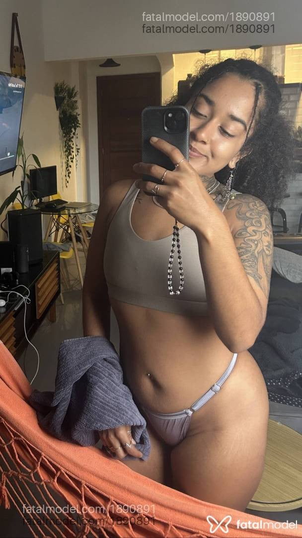 Acompanhante mulher morena (o) de olhos castanhos - Jeniffer