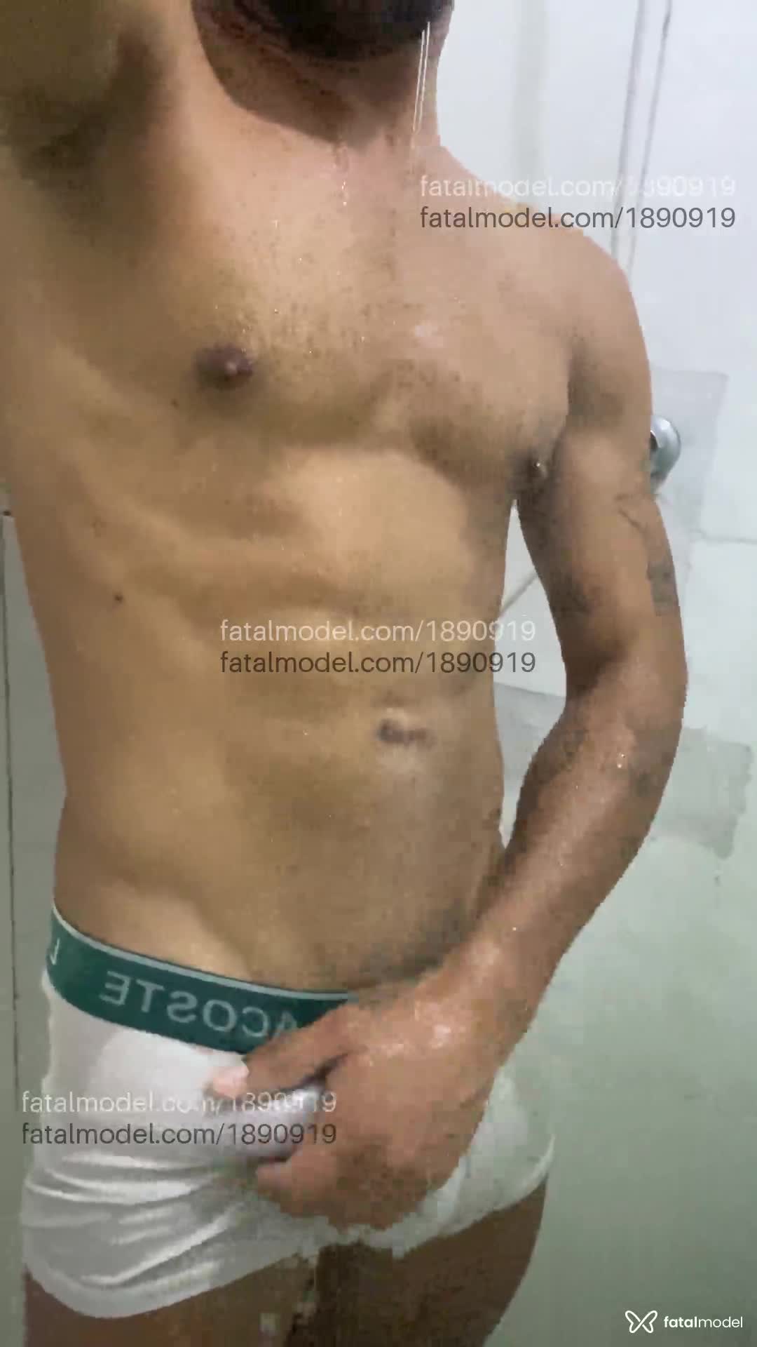 Acompanhante homem morena (o) de olhos pretos em Virtual Acompanhante homem morena (o) de olhos pretos em Virtual - JRxhot