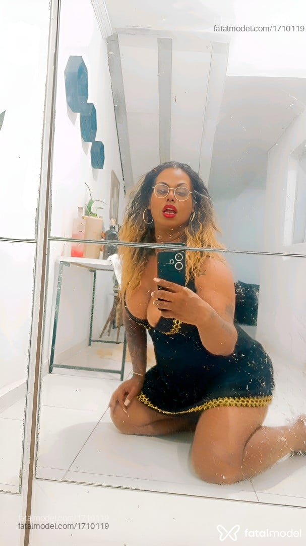 Acompanhante mulher trans com cabelo colorido de olhos castanhos em Jaboatão dos Guararapes Acompanhante mulher trans com cabelo colorido de olhos castanhos em Jaboatão dos Guararapes - Luiza leitee