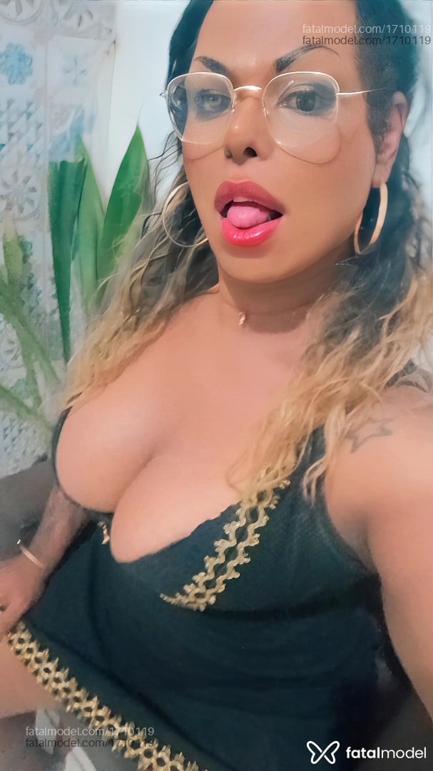Acompanhante mulher trans com cabelo colorido de olhos castanhos em Jaboatão dos Guararapes Acompanhante mulher trans com cabelo colorido de olhos castanhos em Jaboatão dos Guararapes - Luiza leitee