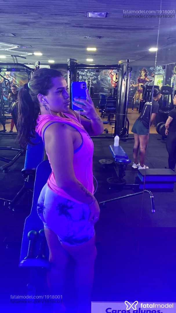 Acompanhante mulher com cabelo castanho de olhos castanhos em Virtual Acompanhante mulher com cabelo castanho de olhos castanhos em Virtual - Lua