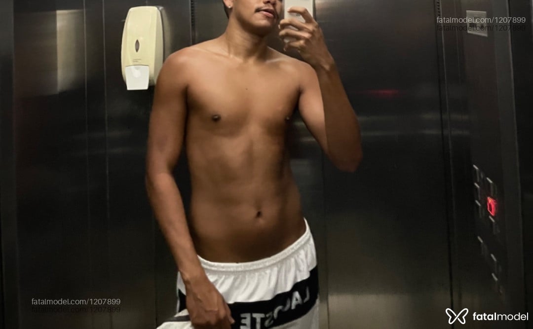 Acompanhante homem morena (o) de olhos castanhos em São Paulo Acompanhante homem morena (o) de olhos castanhos em São Paulo - Theo Mazzo