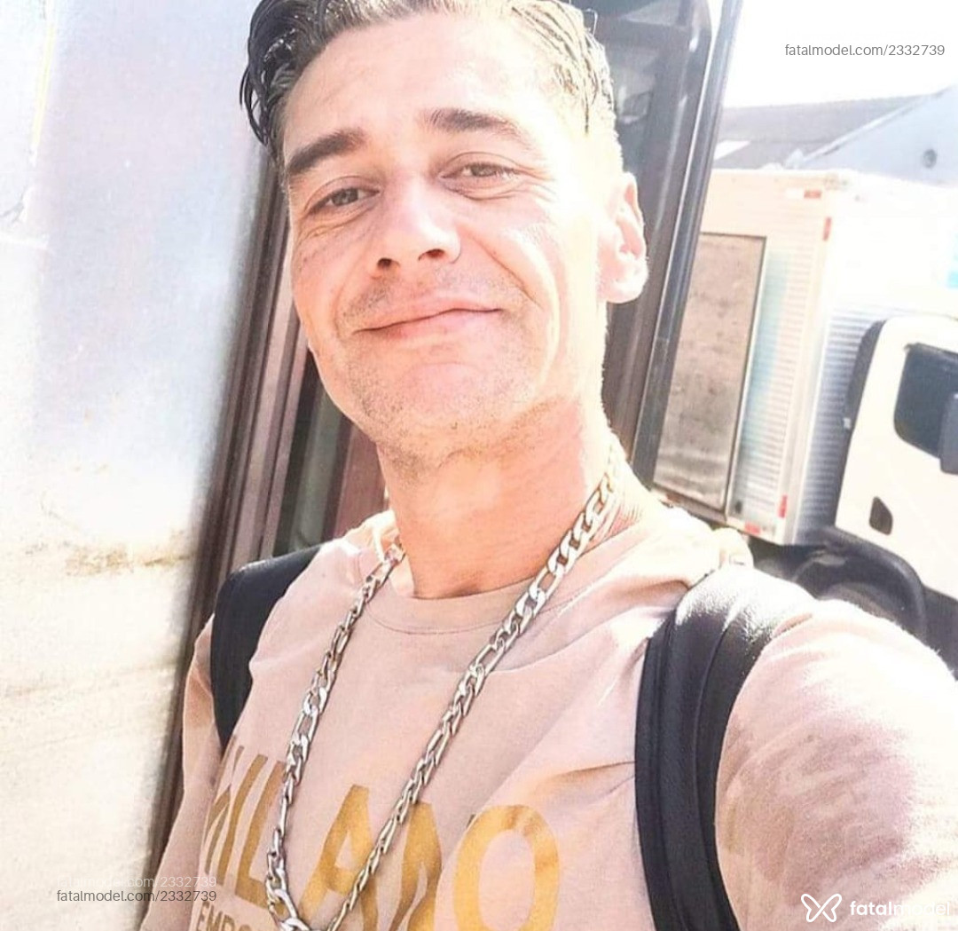 Acompanhante homem morena (o) de olhos verdes em Porto Alegre - Diego