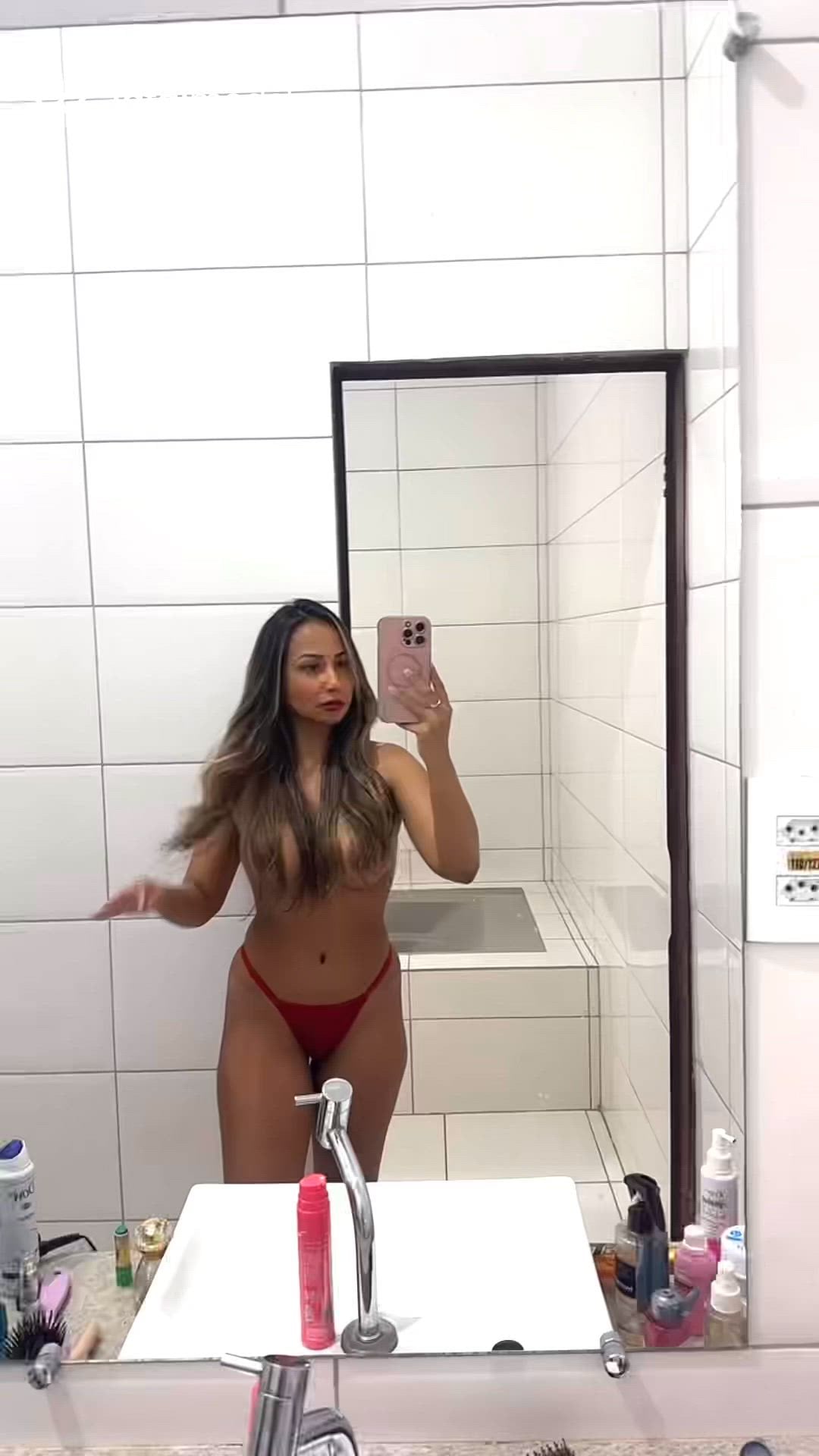 Acompanhante mulher loira (o) de olhos castanhos em Paranatinga Acompanhante mulher loira (o) de olhos castanhos em Paranatinga - Júlia Renata