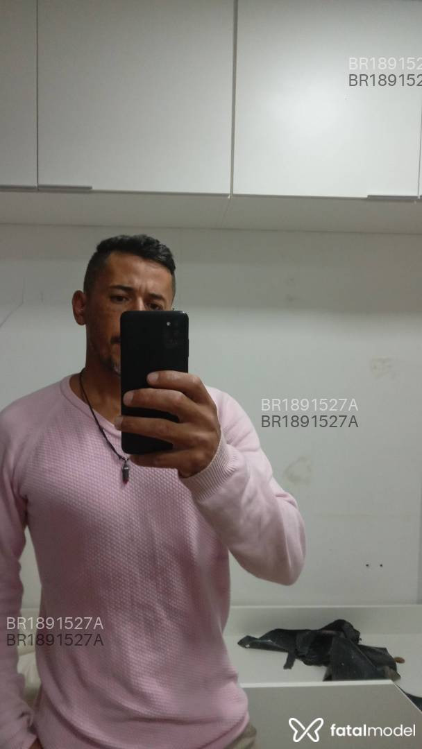 Acompanhante homem morena (o) de olhos castanhos em Passo Fundo - Alves