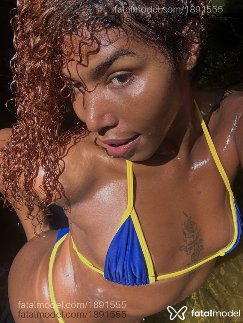 Acompanhante mulher trans ruiva (o) de olhos castanhos - Mayane Fernandes
