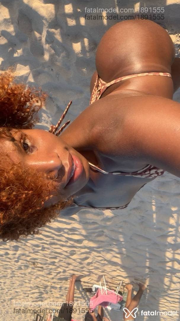 Acompanhante mulher trans ruiva (o) de olhos castanhos - Mayane Fernandes