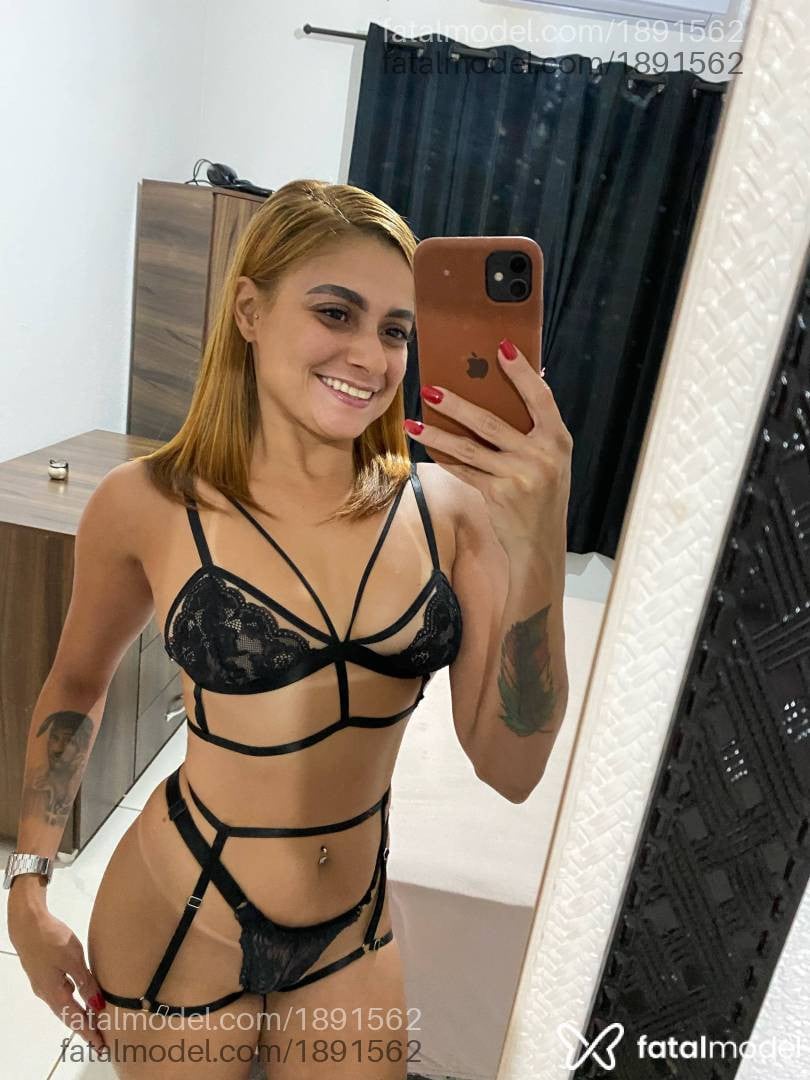 Acompanhante mulher com cabelo castanho de olhos castanhos em Macaé - Jully