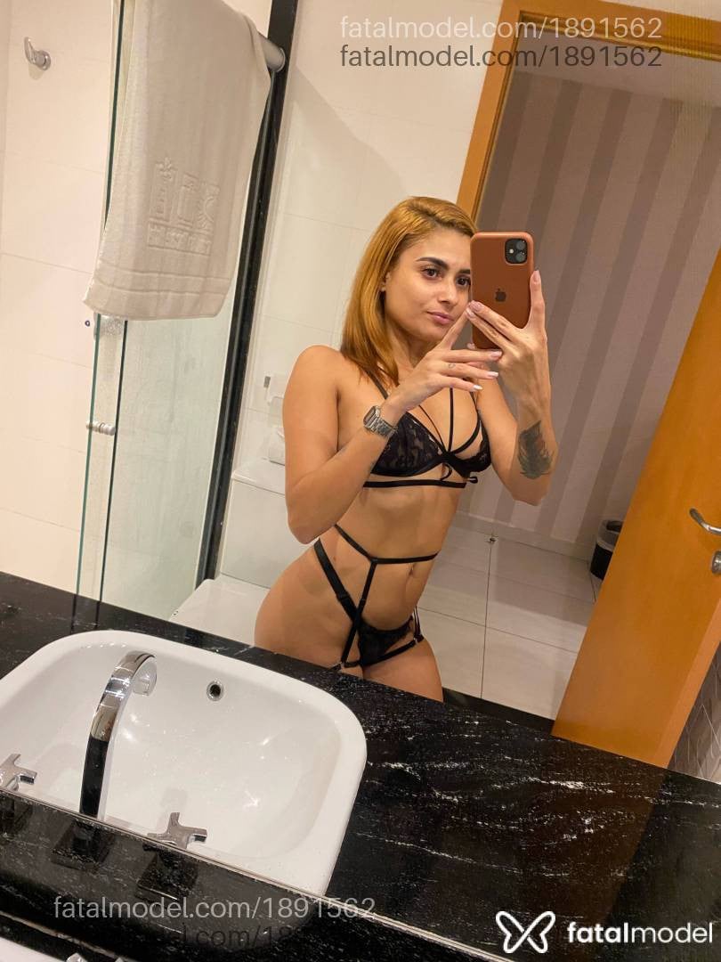 Acompanhante mulher com cabelo castanho de olhos castanhos - Jully