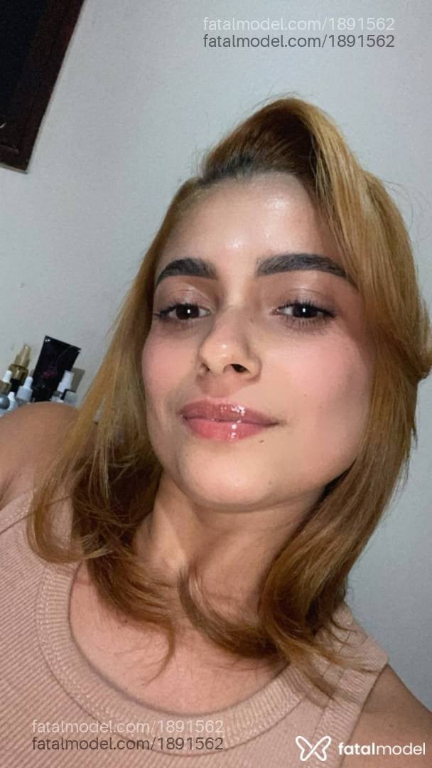 Acompanhante mulher com cabelo castanho de olhos castanhos - Jully