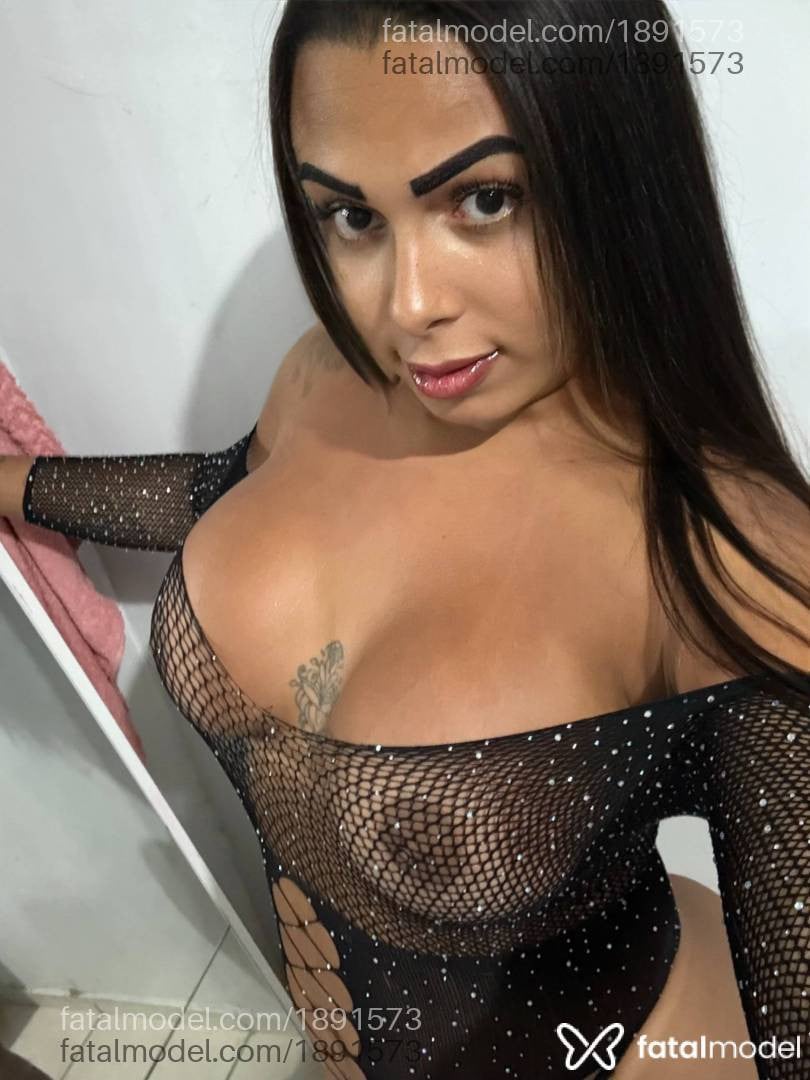 Acompanhante mulher trans com cabelo castanho de olhos castanhos - Rhay Belle