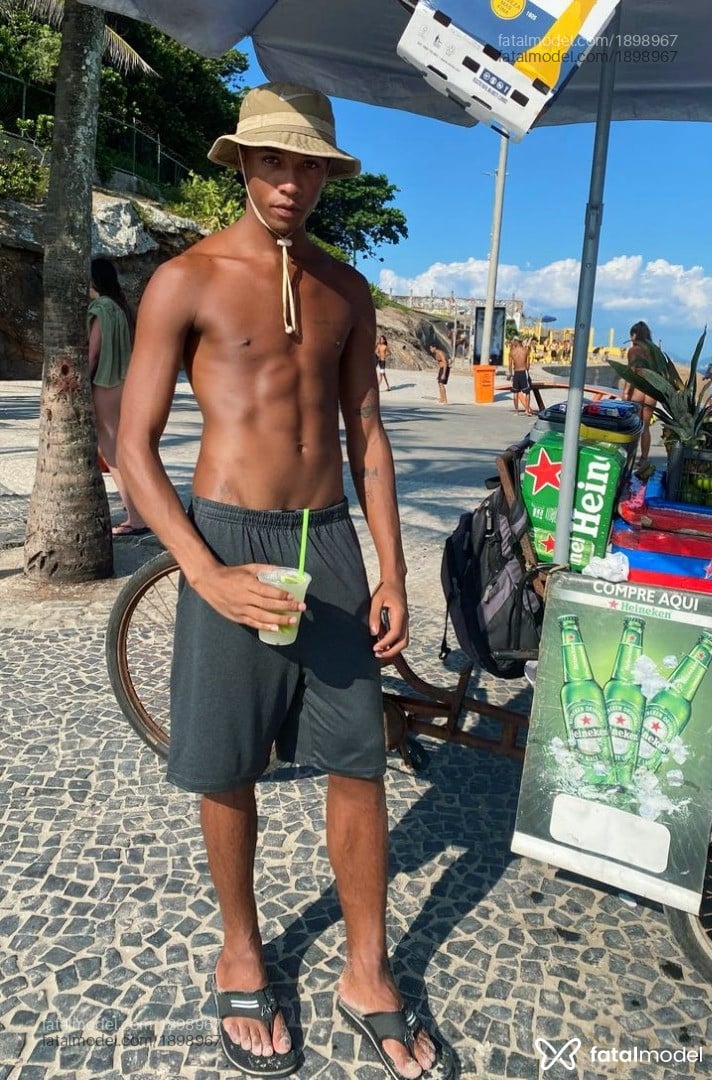 Acompanhante homem morena (o) de olhos mel em Rio de Janeiro - Wesley postura