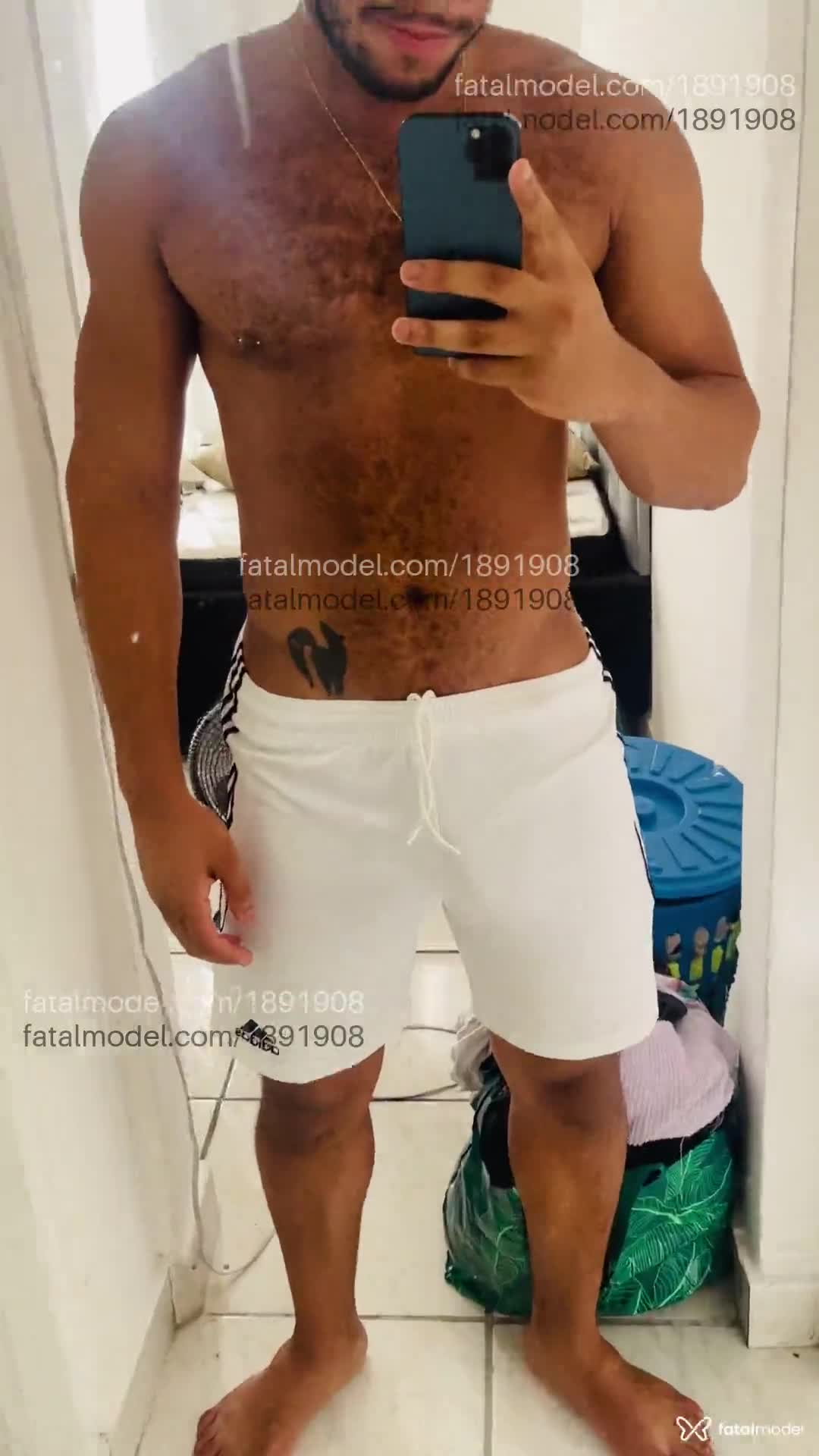 Acompanhante homem com cabelo castanho de olhos castanhos em São Paulo Acompanhante homem com cabelo castanho de olhos castanhos em São Paulo - John Keme
