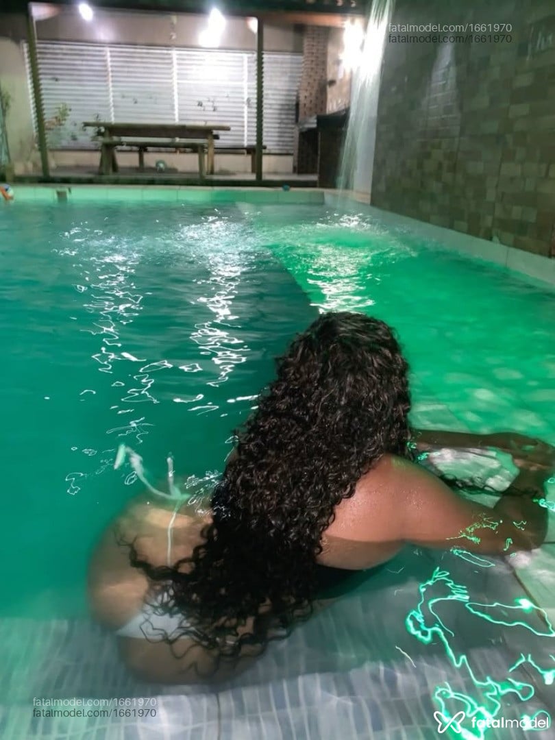 Acompanhante mulher com cabelo colorido de olhos castanhos em Macapá Acompanhante mulher com cabelo colorido de olhos castanhos em Macapá - Larissa Brazão
