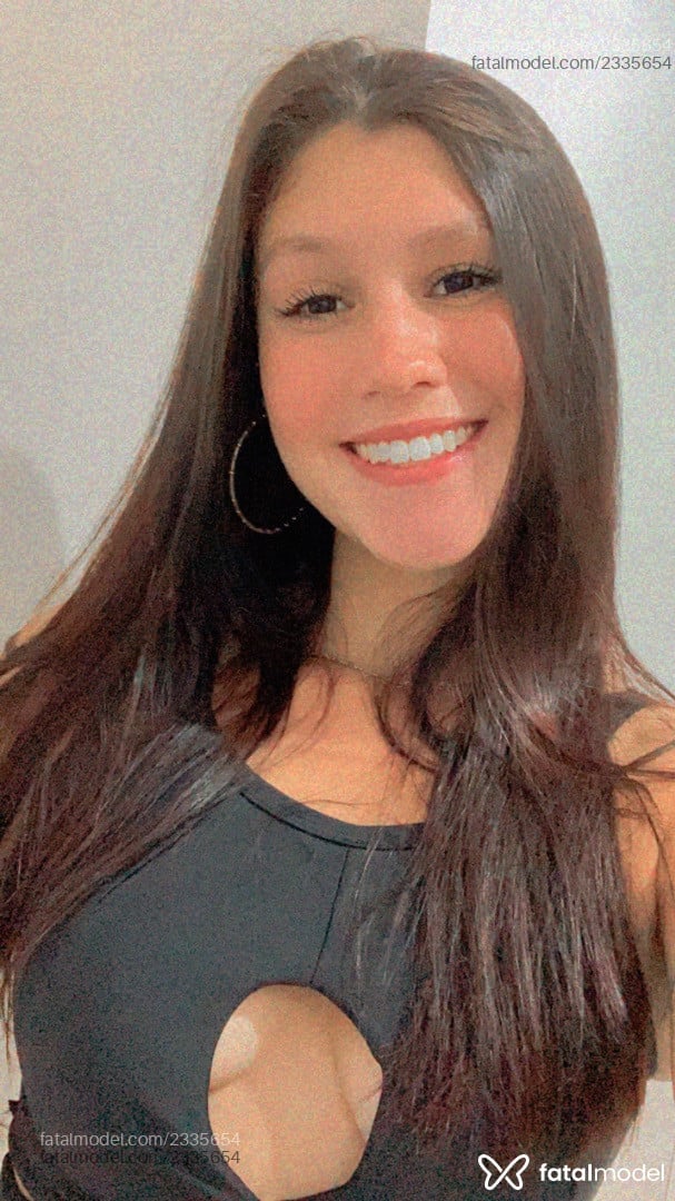 Acompanhante mulher morena (o) de olhos castanhos - Mirella Acompanhante mulher morena (o) de olhos castanhos - Mirella