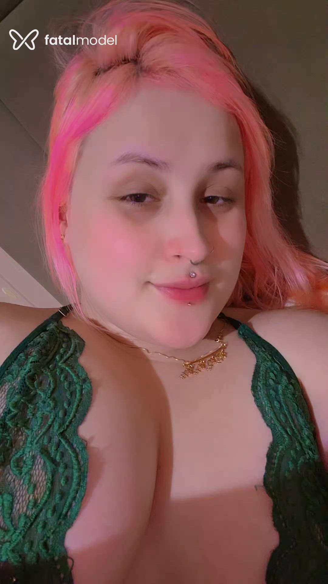 Acompanhante mulher com cabelo colorido de olhos mel em Videira Acompanhante mulher com cabelo colorido de olhos mel em Videira - Talya