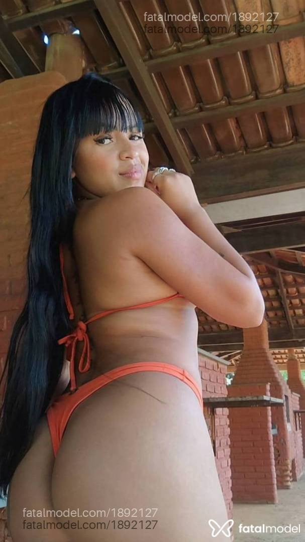 Acompanhante mulher morena (o) de olhos pretos - Mellisa