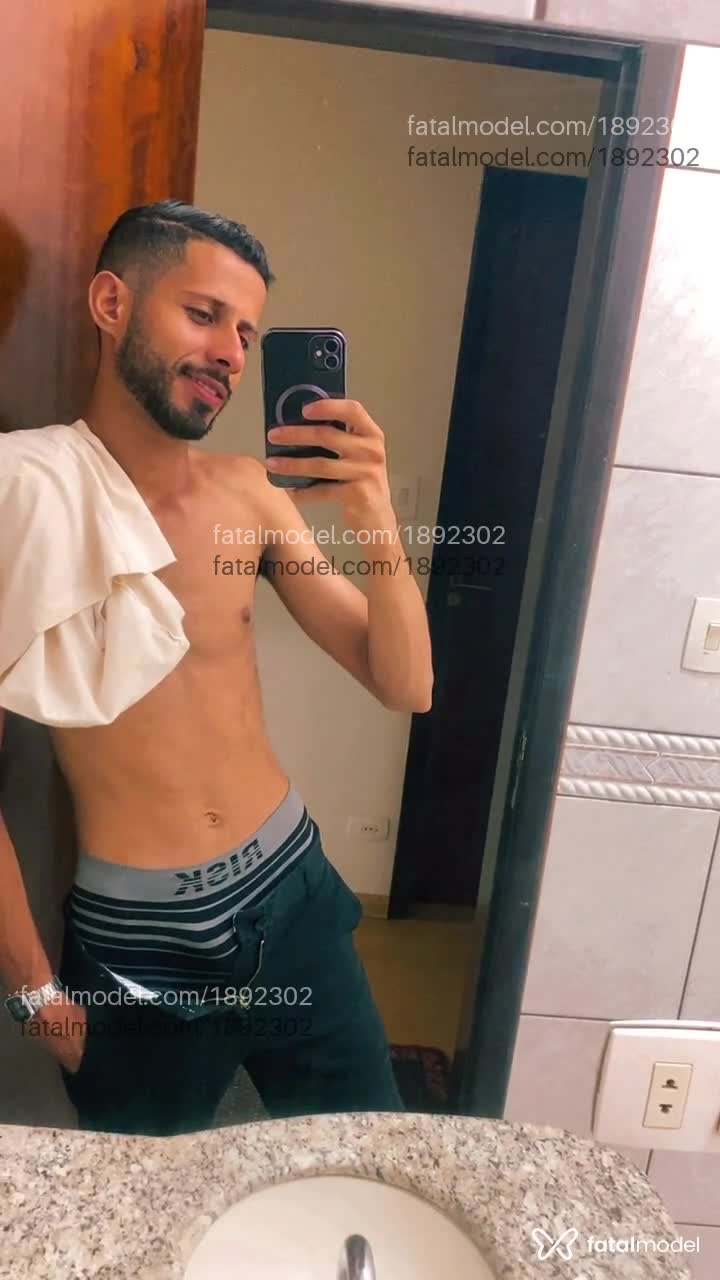 Acompanhante homem morena (o) de olhos castanhos em Maringá - Victor