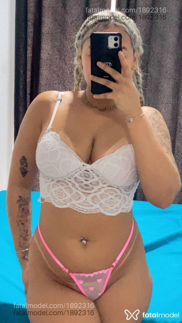 Acompanhante mulher com cabelo castanho de olhos azuis - Myss