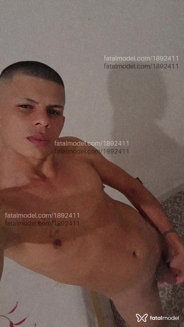 Acompanhante homem com cabelo castanho de olhos castanhos - Yolaus weckner Acompanhante homem com cabelo castanho de olhos castanhos - Yolaus weckner