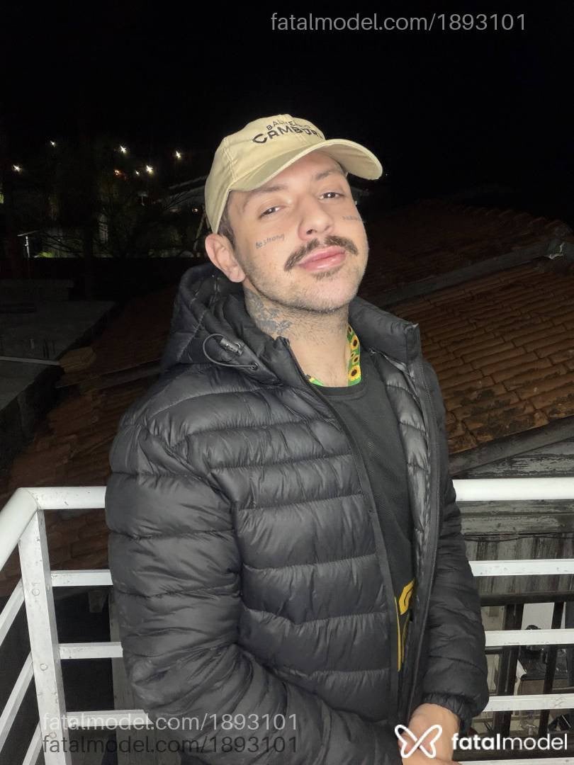 Acompanhante homem com cabelo castanho de olhos pretos - Lucas Rafael