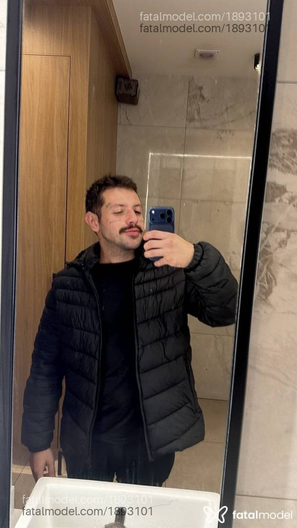 Acompanhante homem com cabelo castanho de olhos pretos - Lucas Rafael