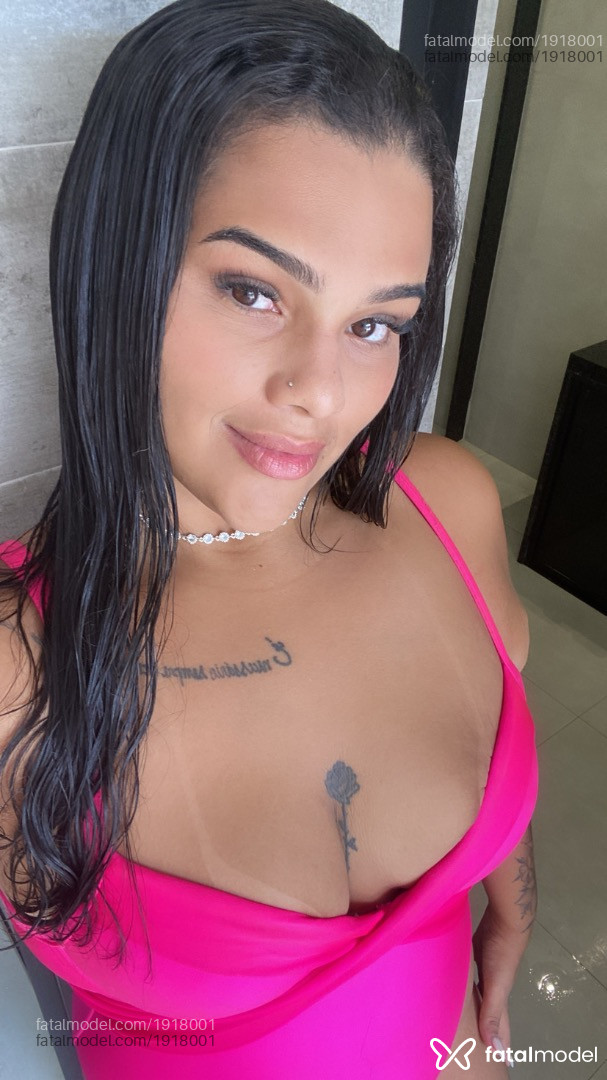 Acompanhante mulher com cabelo castanho de olhos castanhos em Virtual Acompanhante mulher com cabelo castanho de olhos castanhos em Virtual - Lua