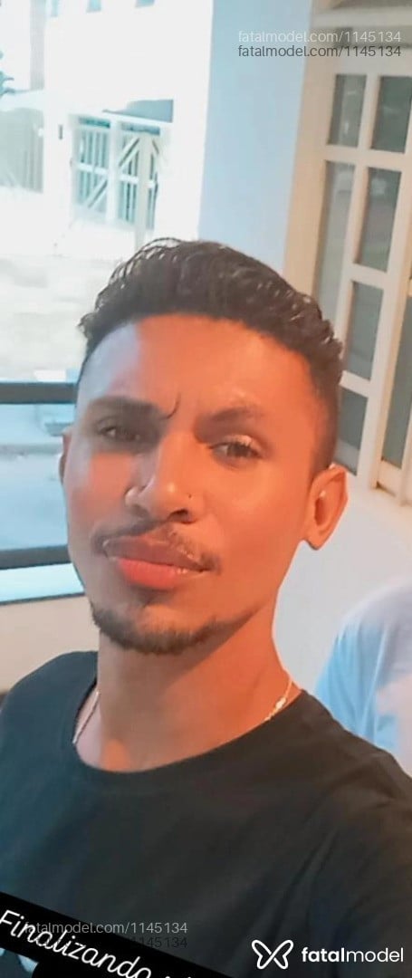 Acompanhante homem com cabelo castanho de olhos pretos - Cauã Oliveira Acompanhante homem com cabelo castanho de olhos pretos - Cauã Oliveira