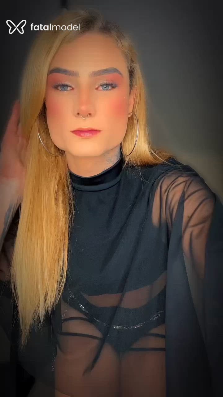 Acompanhante mulher trans ruiva (o) de olhos azuis - Bruna