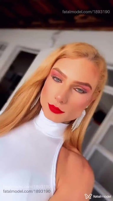 Acompanhante mulher trans ruiva (o) de olhos azuis em São Sebastião do Paraíso - Bruna
