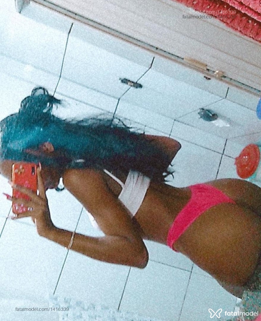 Acompanhante mulher trans com cabelo colorido de olhos castanhos em Nova Iguaçu - Lorena