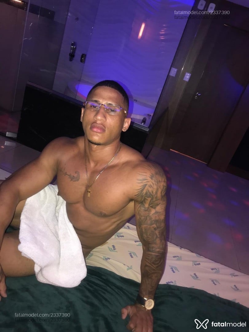 Acompanhante homem morena (o) de olhos pretos em Rio de Janeiro - Breno Santos