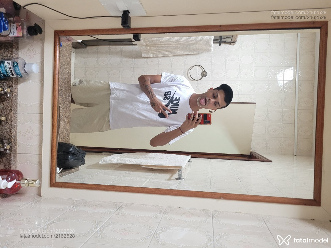 Acompanhante homem morena (o) de olhos mel em Virtual - Davi