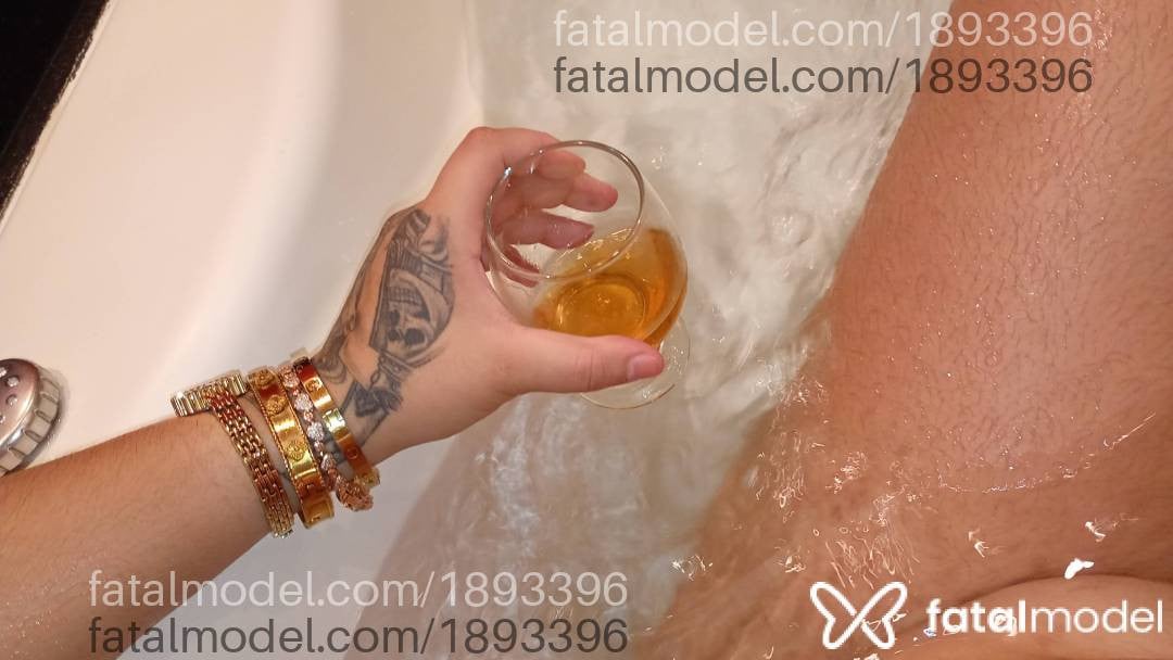 Acompanhante mulher com cabelo castanho de olhos mel - Carla