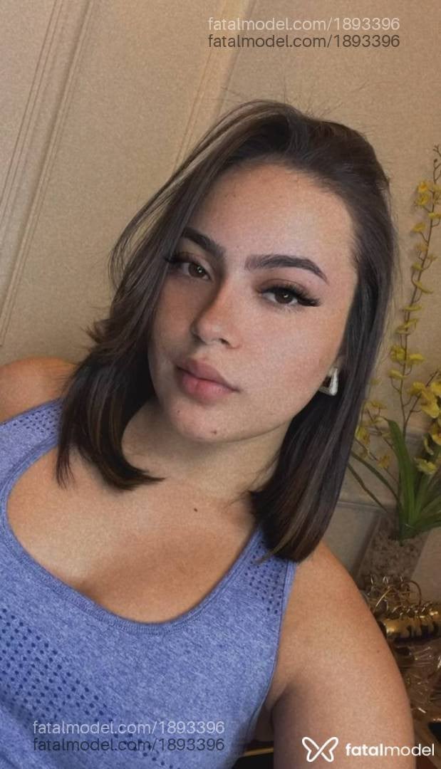 Acompanhante mulher com cabelo castanho de olhos mel em Teixeira de Freitas - Carla