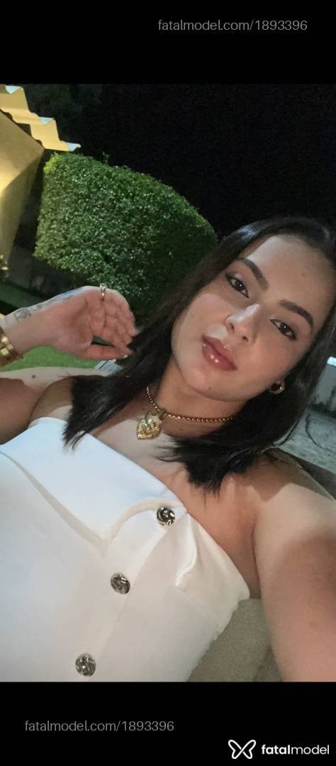 Acompanhante mulher com cabelo castanho de olhos mel - Carla