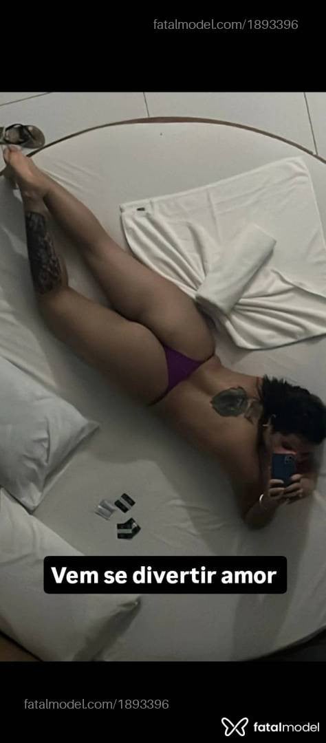 Acompanhante mulher com cabelo castanho de olhos mel - Carla