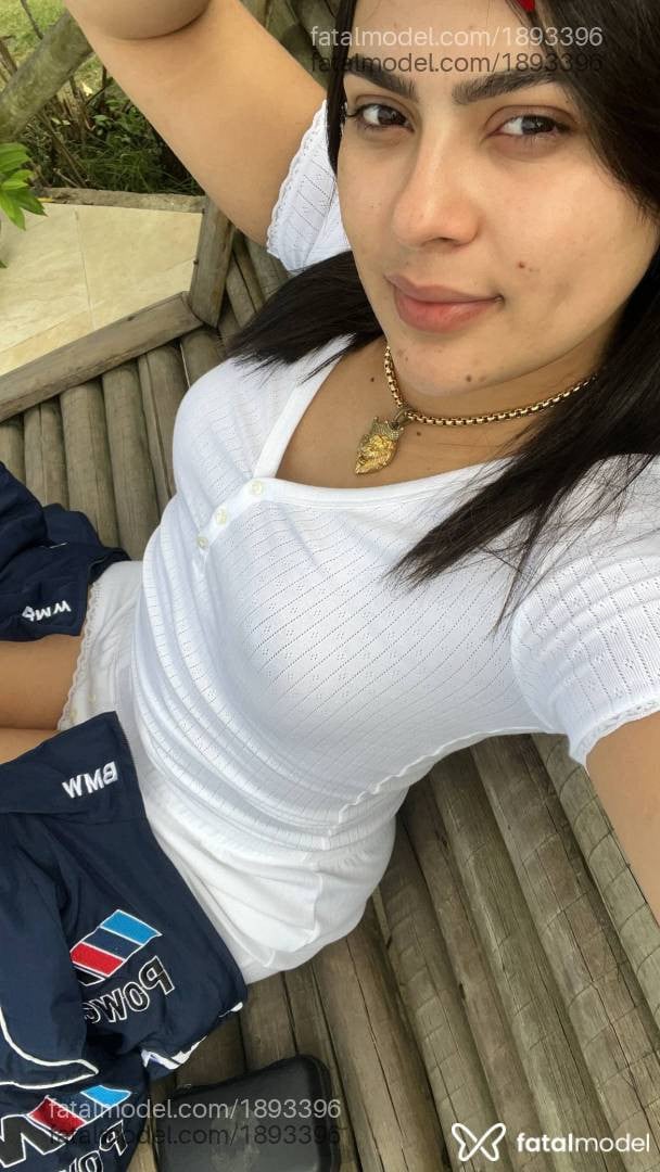 Acompanhante mulher com cabelo castanho de olhos mel - Carla
