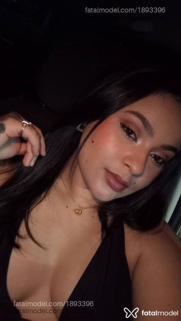 Acompanhante mulher com cabelo castanho de olhos mel - Carla