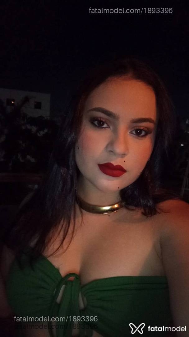 Acompanhante mulher com cabelo castanho de olhos mel - Carla