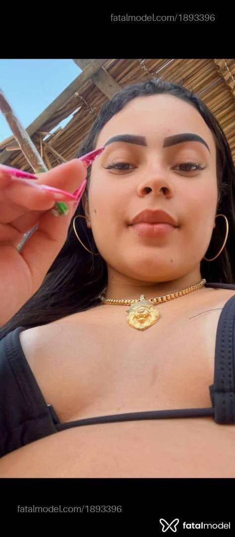 Acompanhante mulher com cabelo castanho de olhos mel - Carla